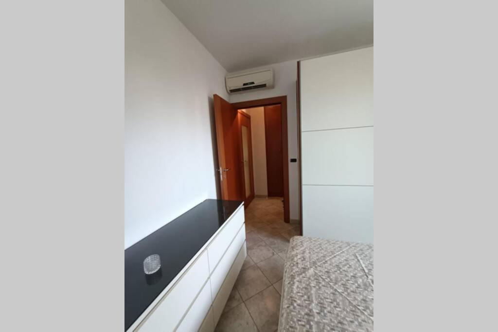 Appartamento A Cinque Minuti Dal Centro Di Lecce Luaran gambar