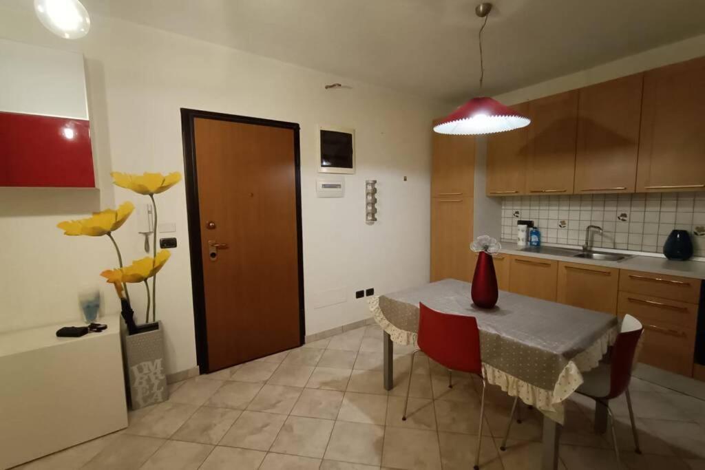 Appartamento A Cinque Minuti Dal Centro Di Lecce Luaran gambar