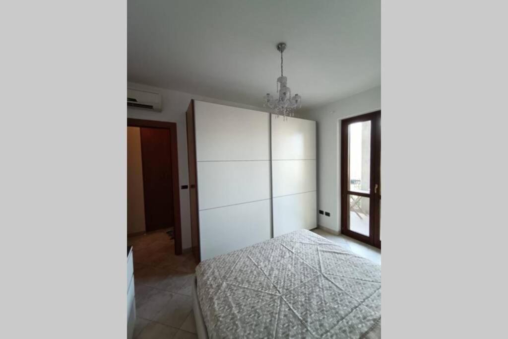 Appartamento A Cinque Minuti Dal Centro Di Lecce Luaran gambar